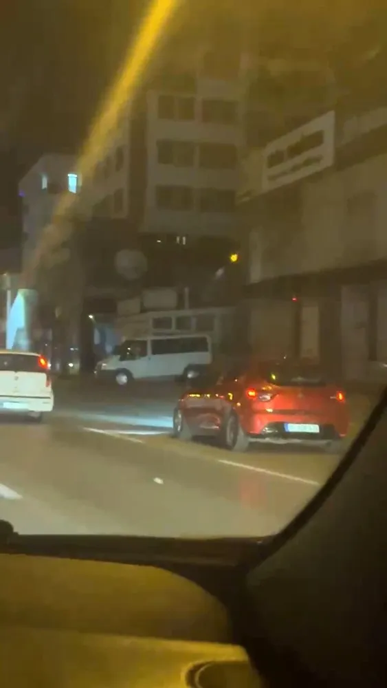 Bursa'da trafiği hiçe saydı! Makas atan sürücü kamerada