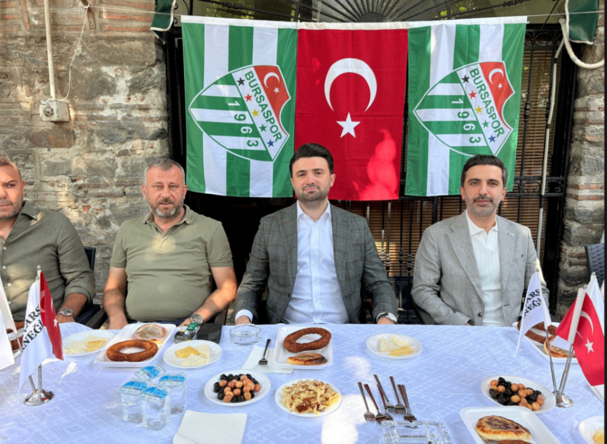 Bursaspor Başkanı Enes Çelik Kapalı Çarşı’da esnafla buluştu