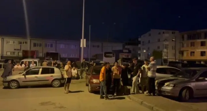 Bursa'da sokak ortasında bıçaklı kavga