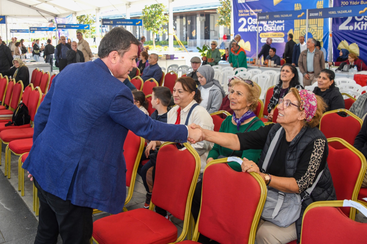 Osmangazi Meydanı’nda büyük buluşma! Ünlü isimler kitapseverlerle buluştu...