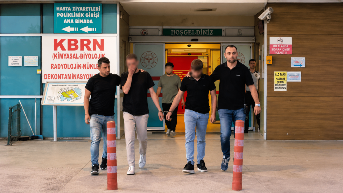 Bursa’da yaşlı kadını 1,5 milyon lira dolandıran çete yakayı ele verdi