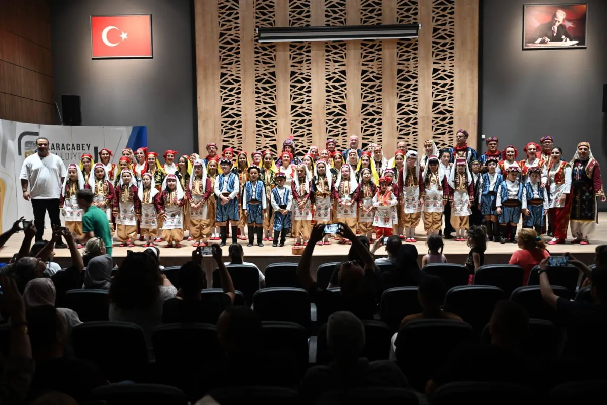 Karacabey’de halk oyunları gecesi büyük beğeni topladı