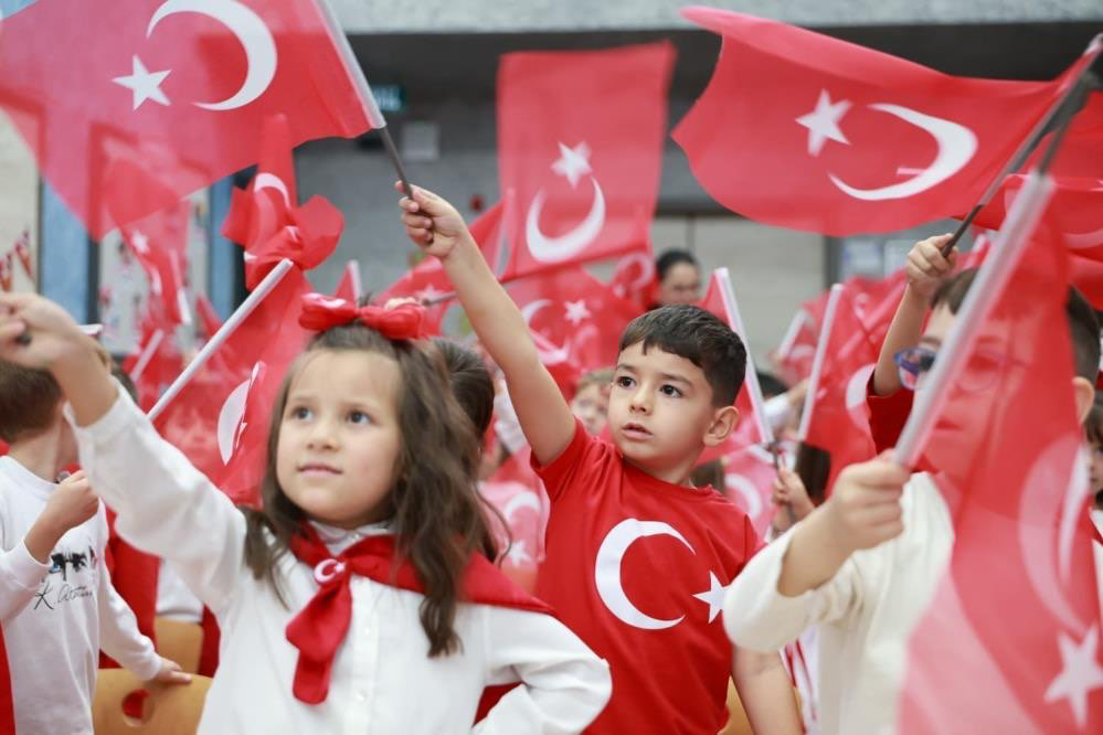 Bursa'da Türk edebiyatının önemli ismi Yahya Kemal anıldı...