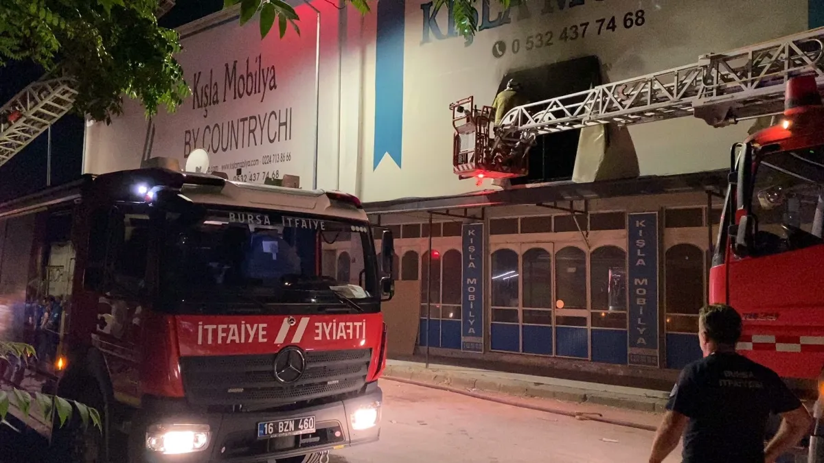 İnegöl’de mobilya fabrikasında korkutan yangın