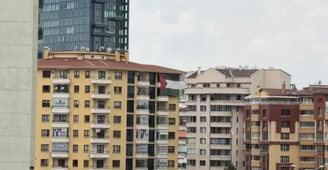 Trump’ın kalacağı otelin karşısına filistin bayrağı asıldı