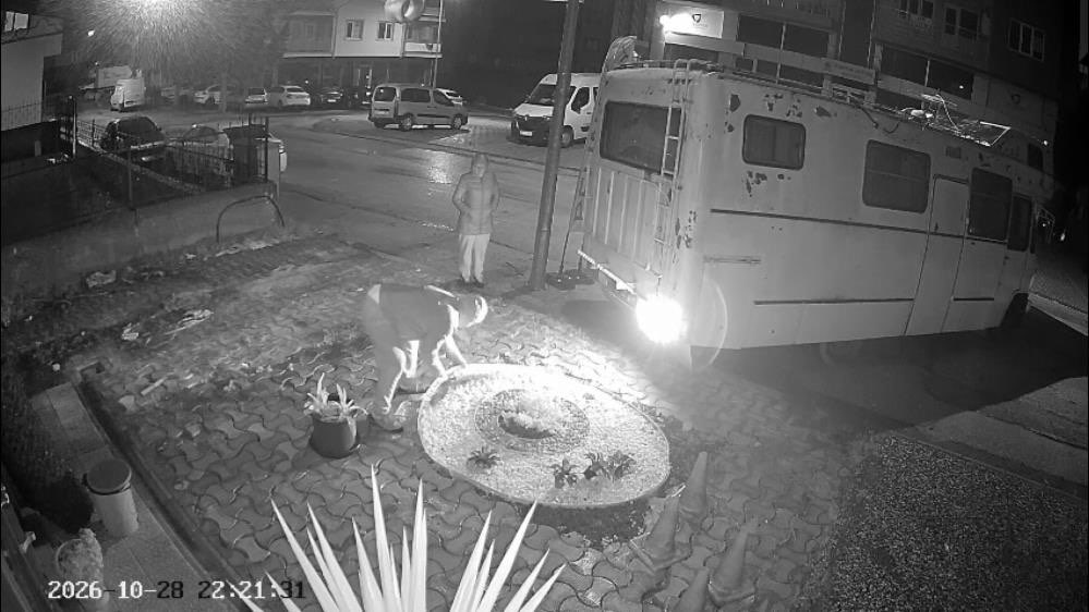 Bursa'da kiracı kavgası! Gece yarısı kazmayla gelip ortalığı dağıttı