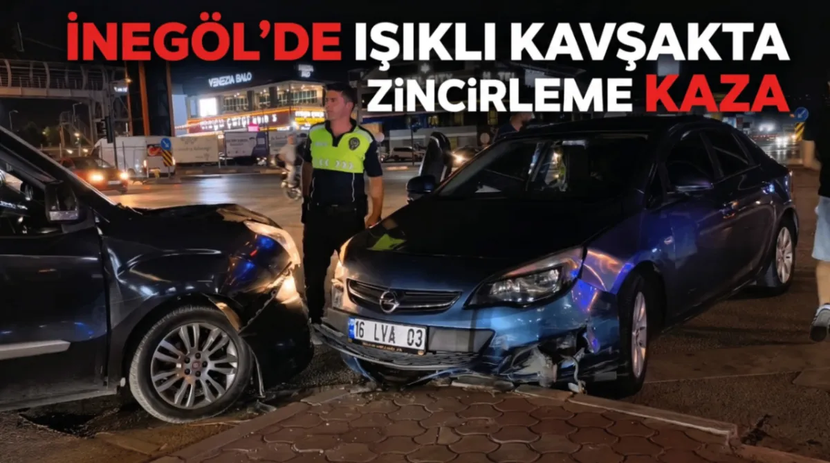 İnegöl'de ışıklı kavşakta zincirleme kaza