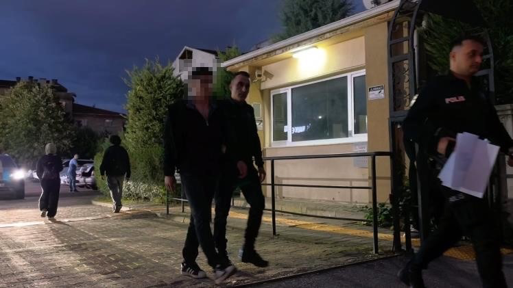 Bursa’da ehliyet sınavında kopya düzeneğiyle yakalandı!