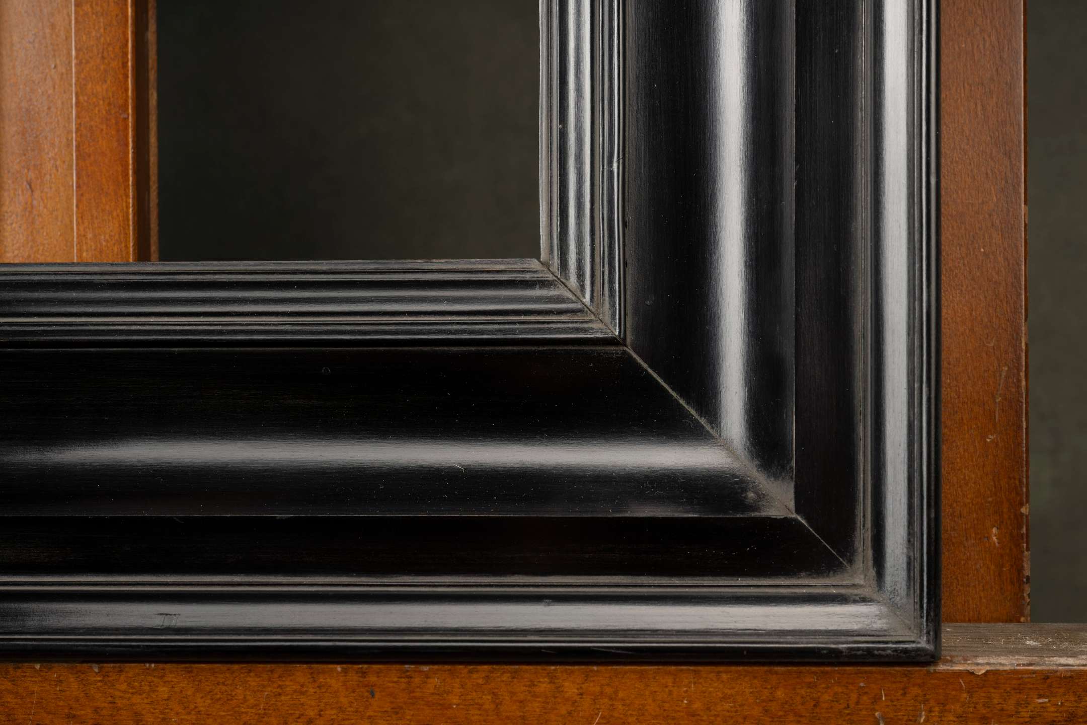 A luxurious finish with soft distress like the Dali frame