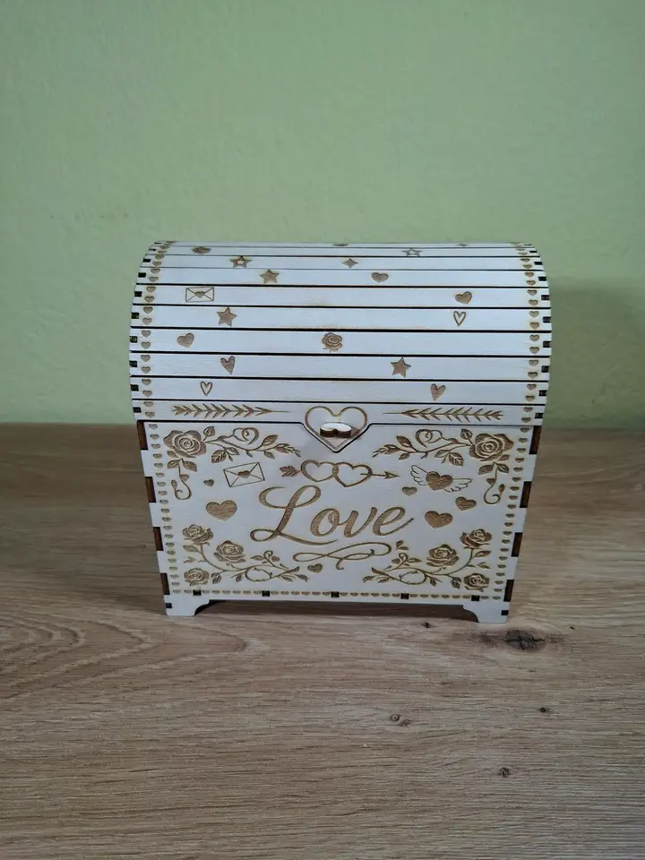 Lesena darilna ali dekorativna škatla - Zaklad