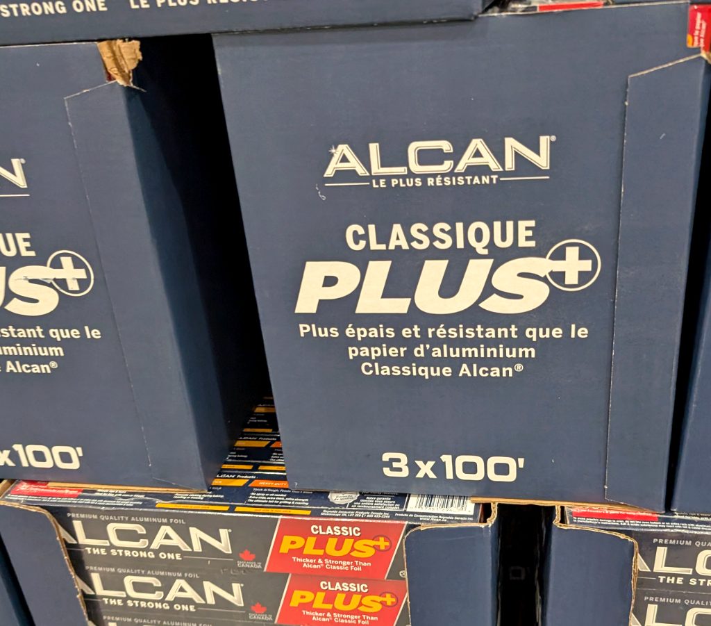 Alcan Classic Plus aluminum foil, a durable and extra-strong 3x100' pack for kitchen use and food preservation.