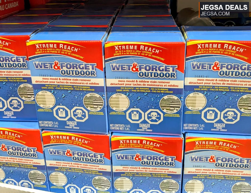 Wet & Forget Outdoor Exterior Cleaner 1.4L, blue and red packaging, for outdoor moss and mildew removal from Costco.