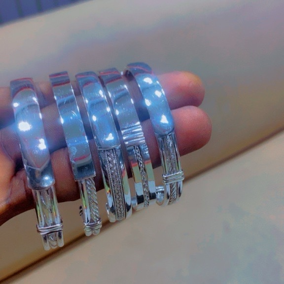 des bracelets en argent