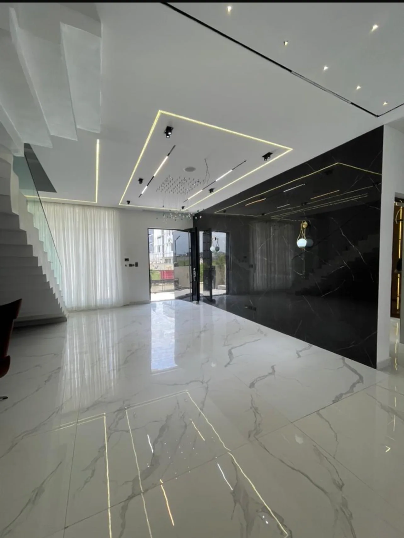 5-Bedroom Luxury Terrace Duplex · Lekki Phase 1, Lagos image 3