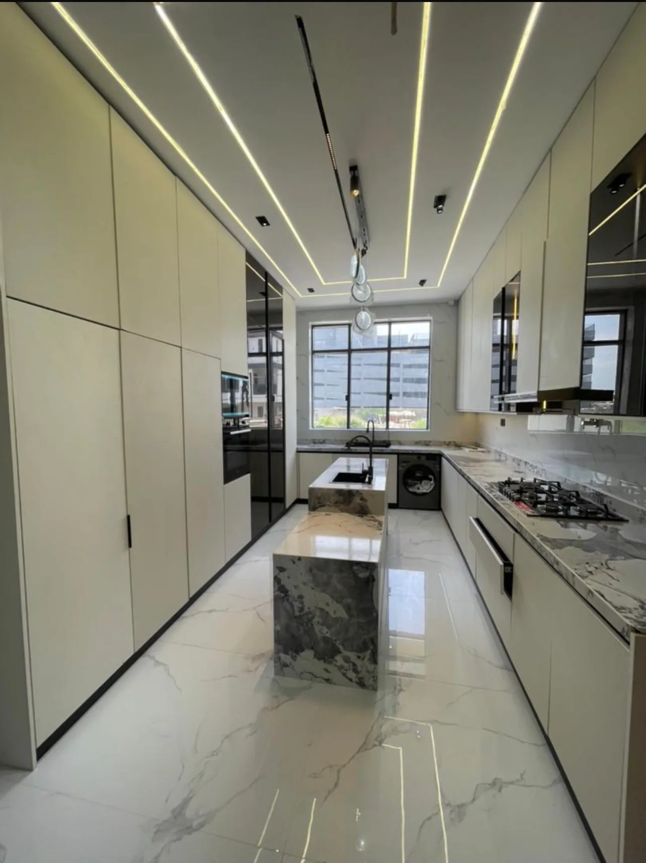 5-Bedroom Luxury Terrace Duplex · Lekki Phase 1, Lagos image 6