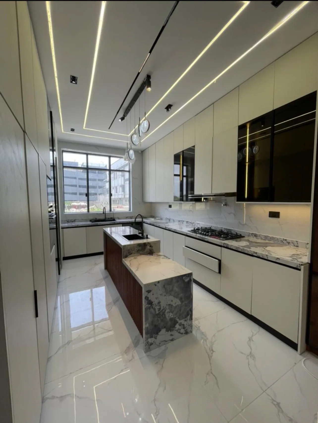 5-Bedroom Luxury Terrace Duplex · Lekki Phase 1, Lagos image 7