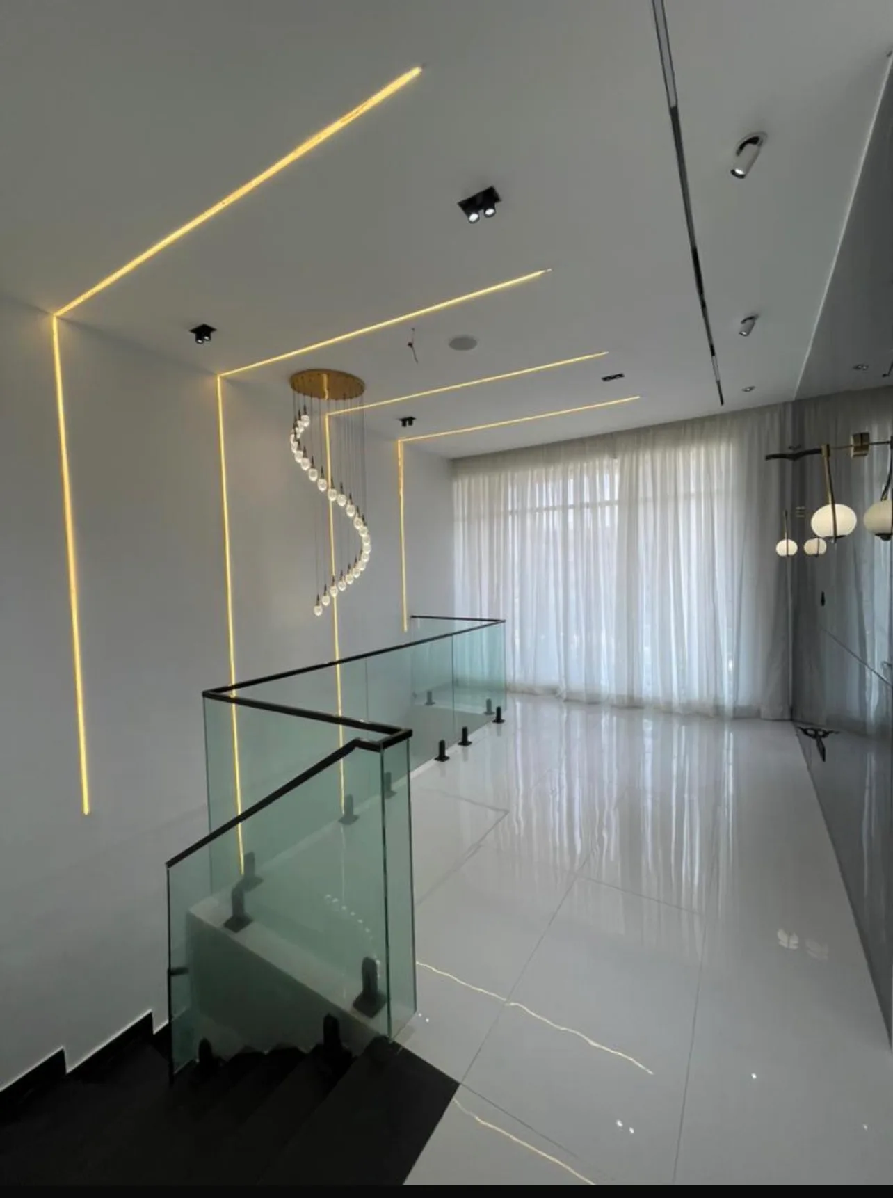5-Bedroom Luxury Terrace Duplex · Lekki Phase 1, Lagos image 8