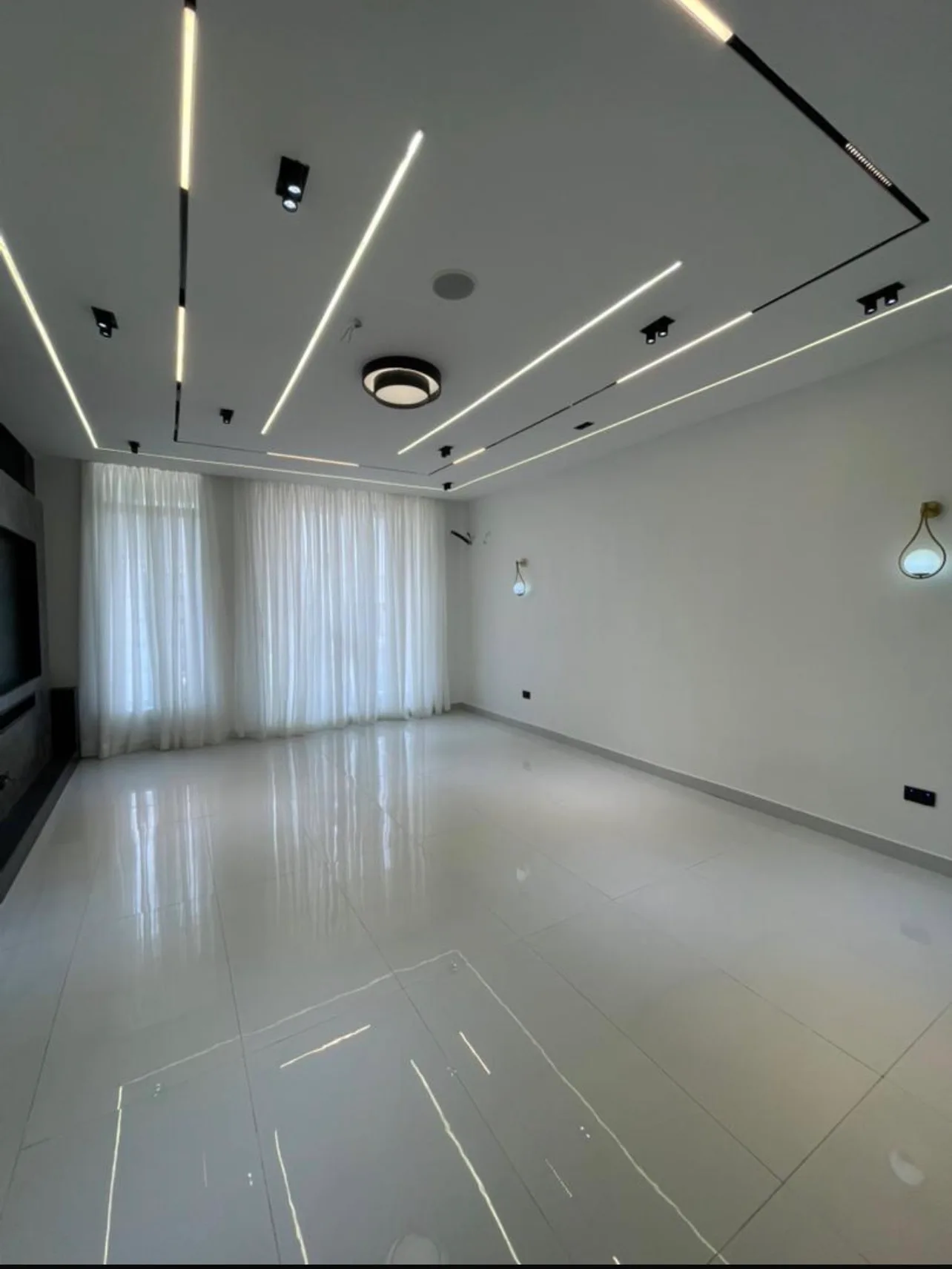 5-Bedroom Luxury Terrace Duplex · Lekki Phase 1, Lagos image 9