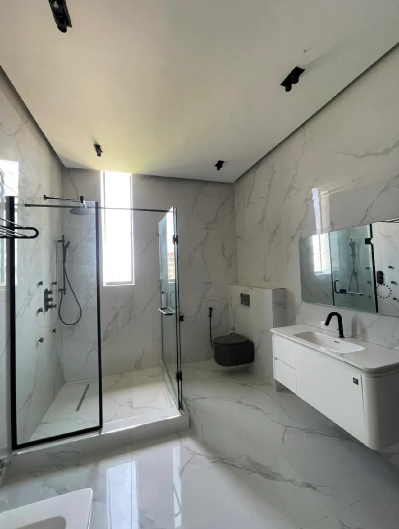 5-Bedroom Luxury Terrace Duplex · Lekki Phase 1, Lagos image 11