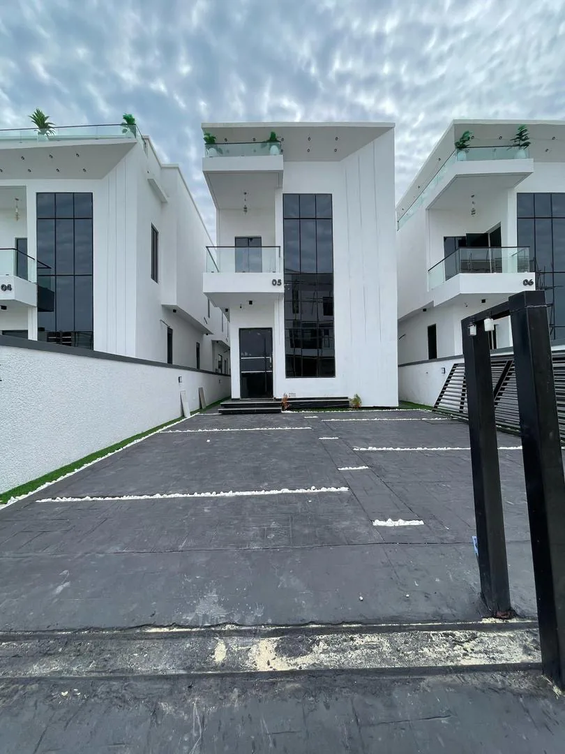 5-Bedroom Fully Detached Luxury Duplex · Chevron, Lekki