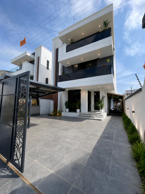 5-Bedroom Fully Detached Luxury Duplex · Lekki Phase 1