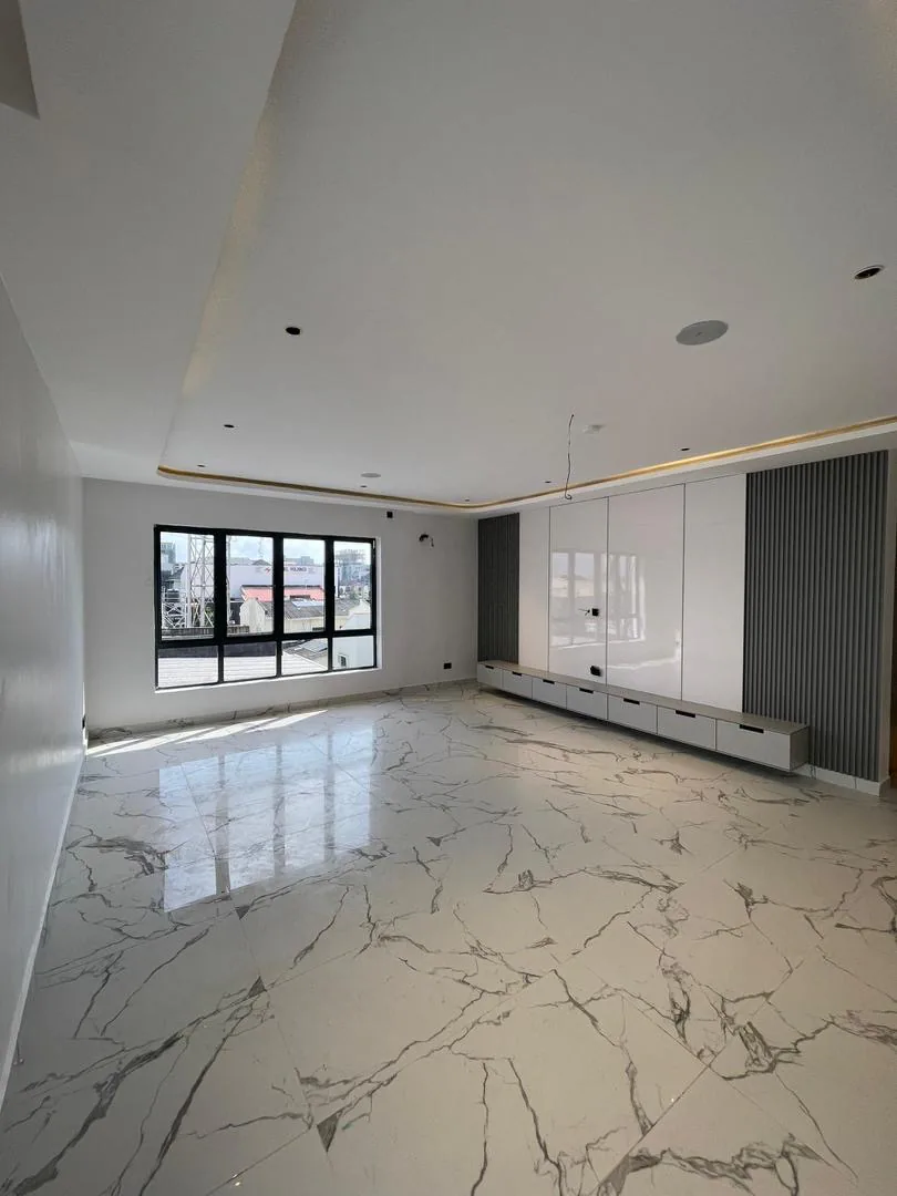 5-Bedroom Fully Detached Luxury Duplex · Lekki Phase 1 image 3