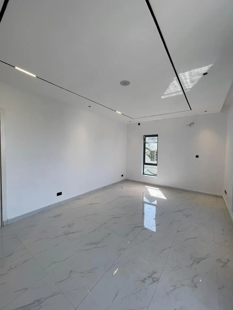 5-Bedroom Fully Detached Luxury Duplex · Lekki Phase 1 image 11
