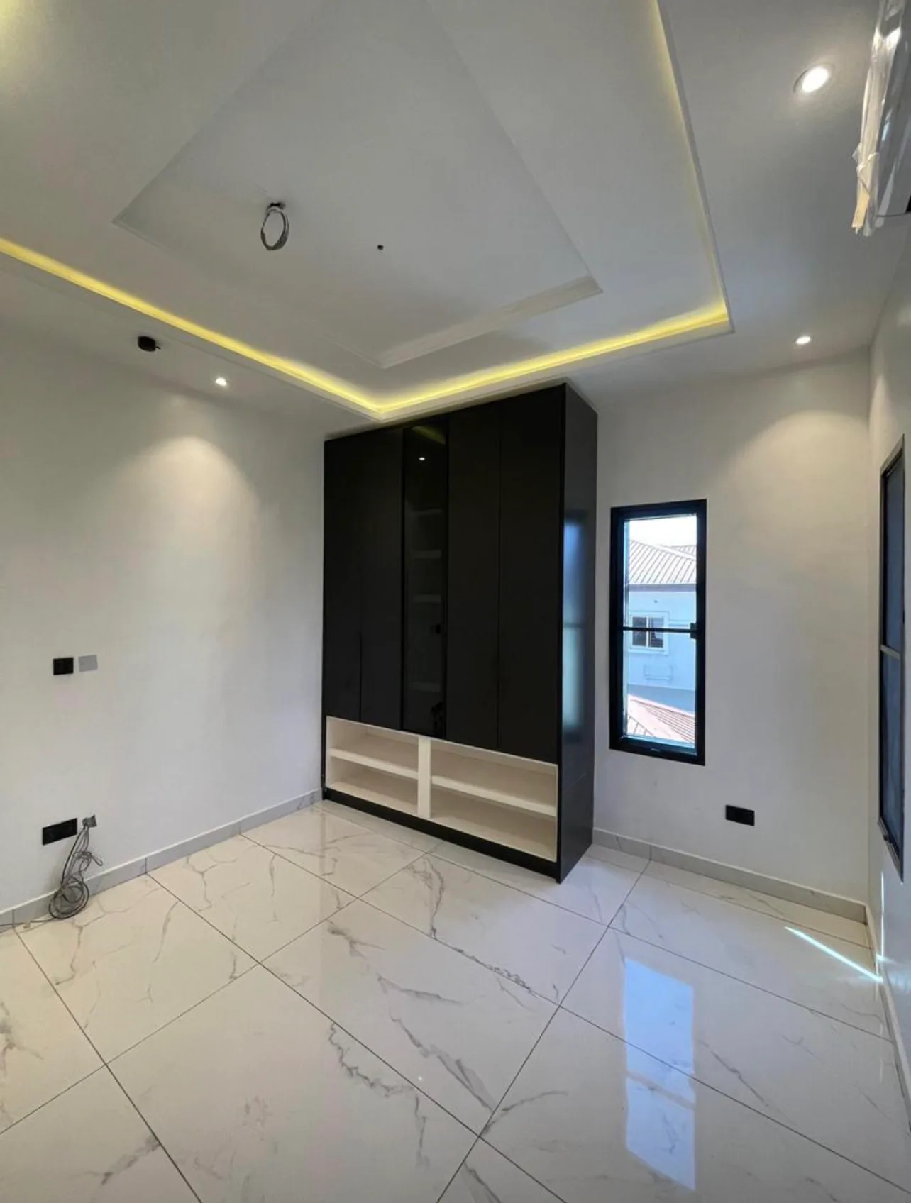 5-Bedroom Fully Detached Duplex with Cinema & Pool — Lekki Phase 1 image 7