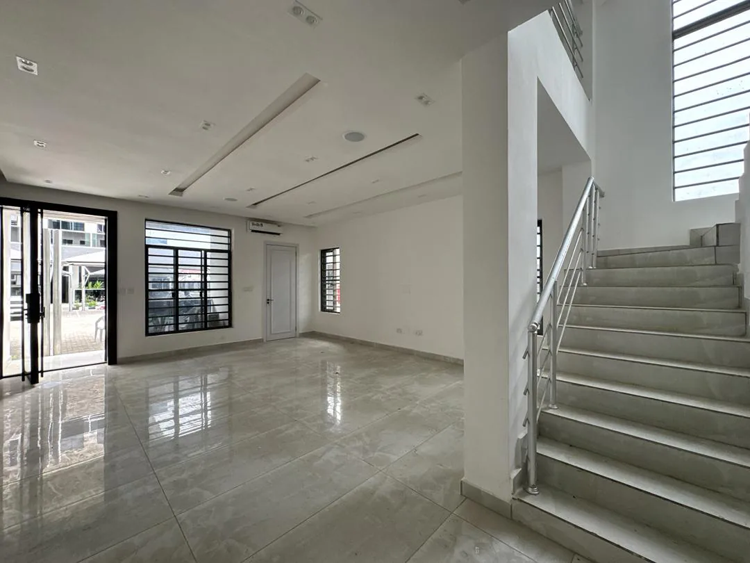 4-Bedroom Terrace Duplex with BQ · Oniru Estate, Victoria Island image 2