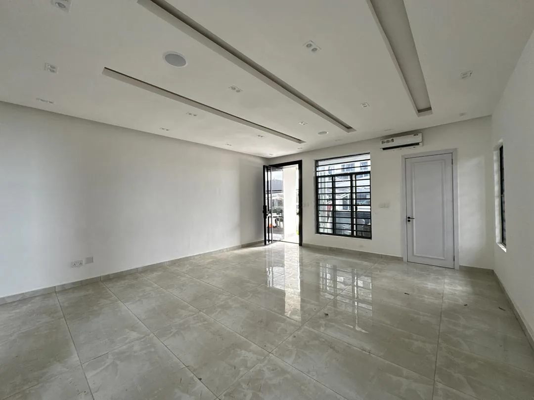 4-Bedroom Terrace Duplex with BQ · Oniru Estate, Victoria Island image 3