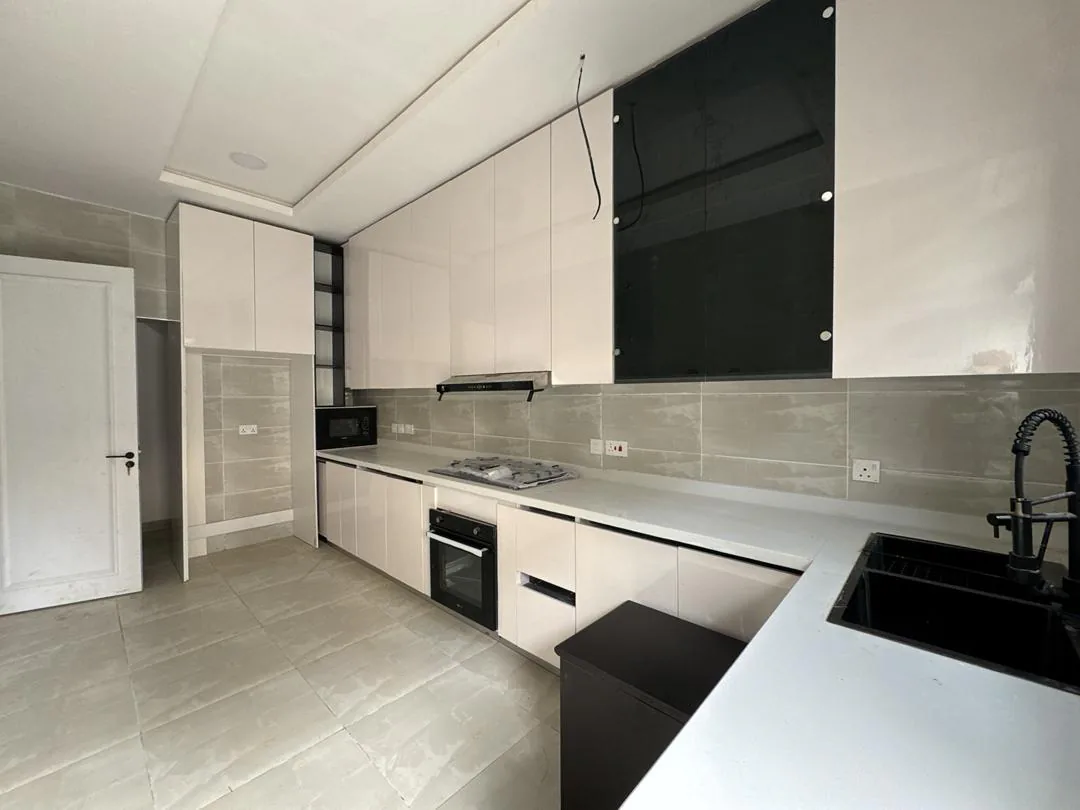4-Bedroom Terrace Duplex with BQ · Oniru Estate, Victoria Island image 5