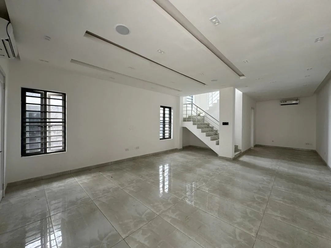 4-Bedroom Terrace Duplex with BQ · Oniru Estate, Victoria Island image 7