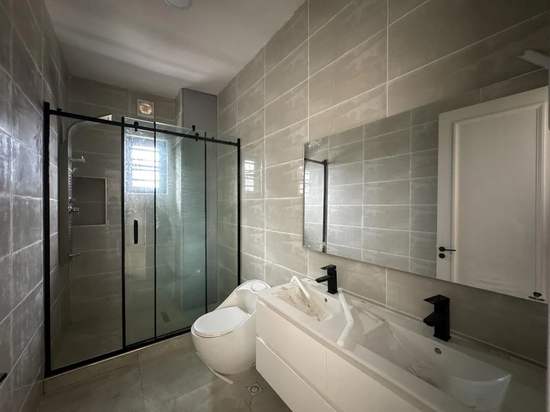 4-Bedroom Terrace Duplex with BQ · Oniru Estate, Victoria Island image 8