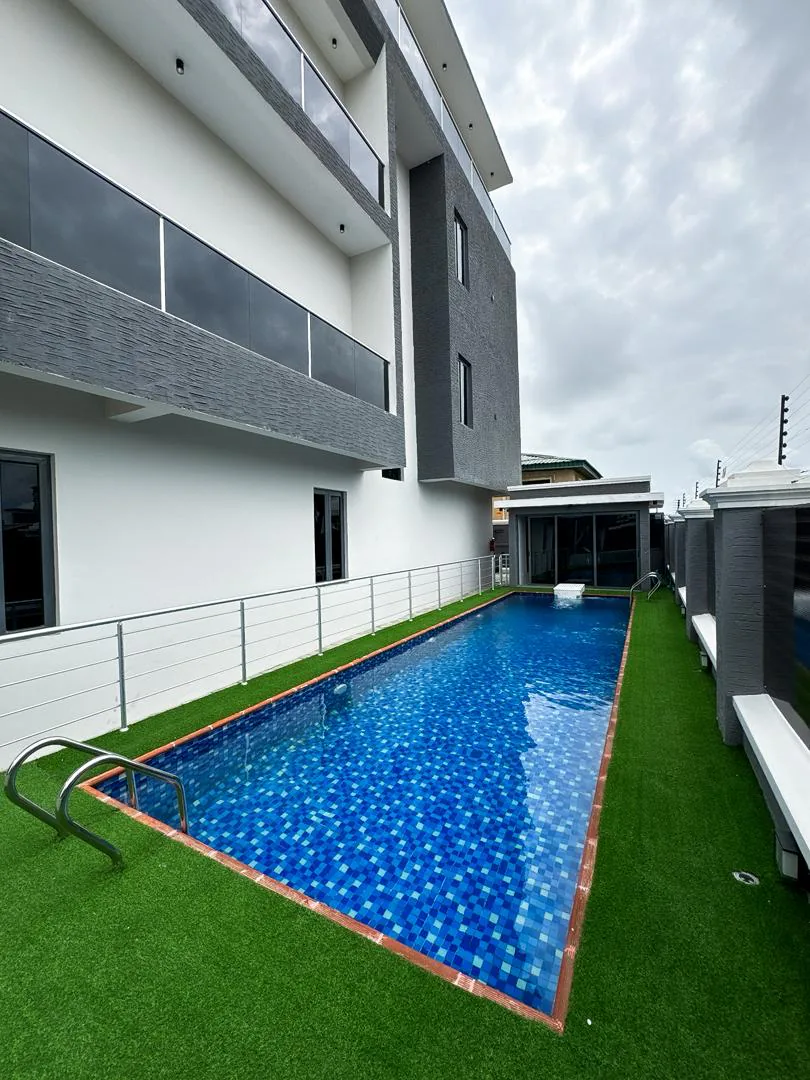 4-Bedroom Terrace Duplex with BQ · Oniru Estate, Victoria Island image 9