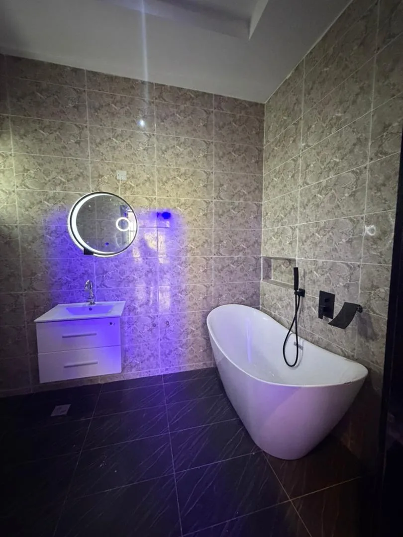 4-Bedroom Luxury Fully Detached Duplex · Osapa London, Lekki image 10
