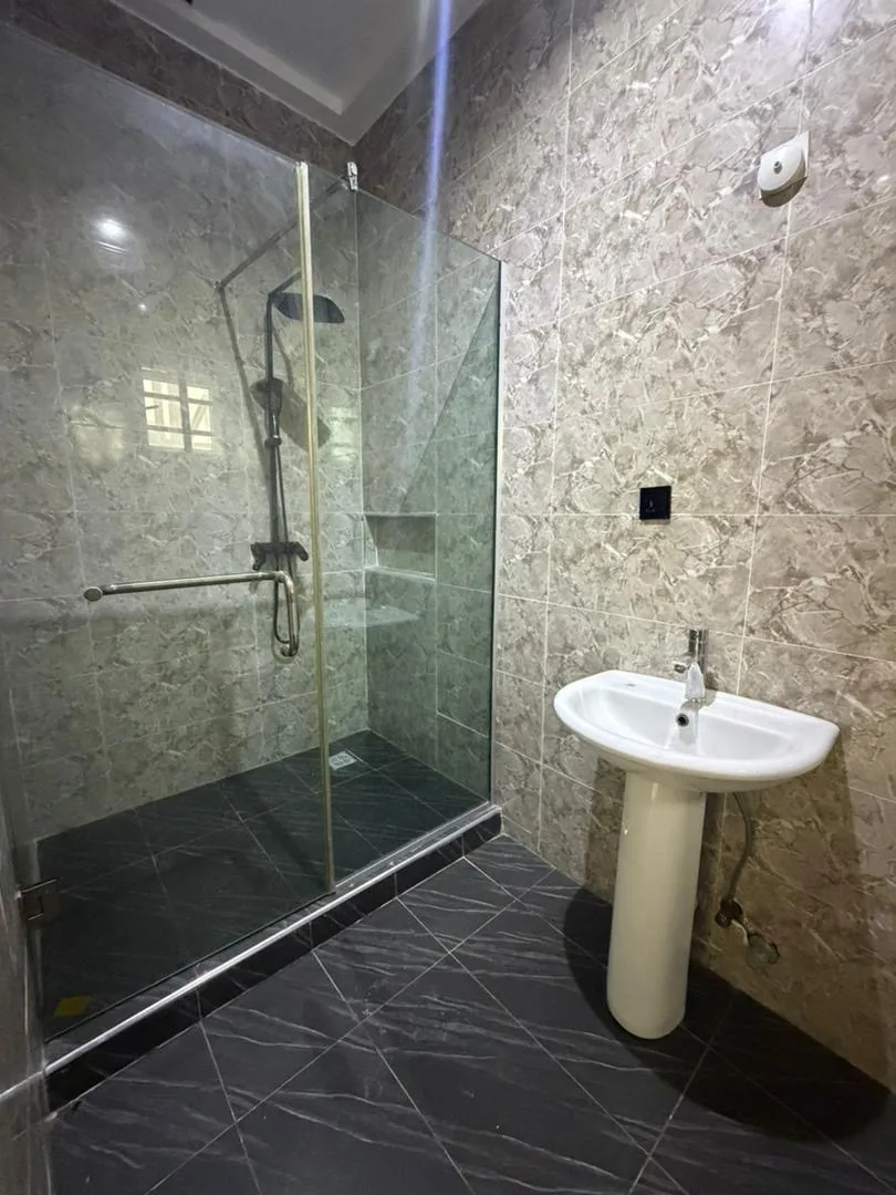 4-Bedroom Luxury Fully Detached Duplex · Osapa London, Lekki image 11