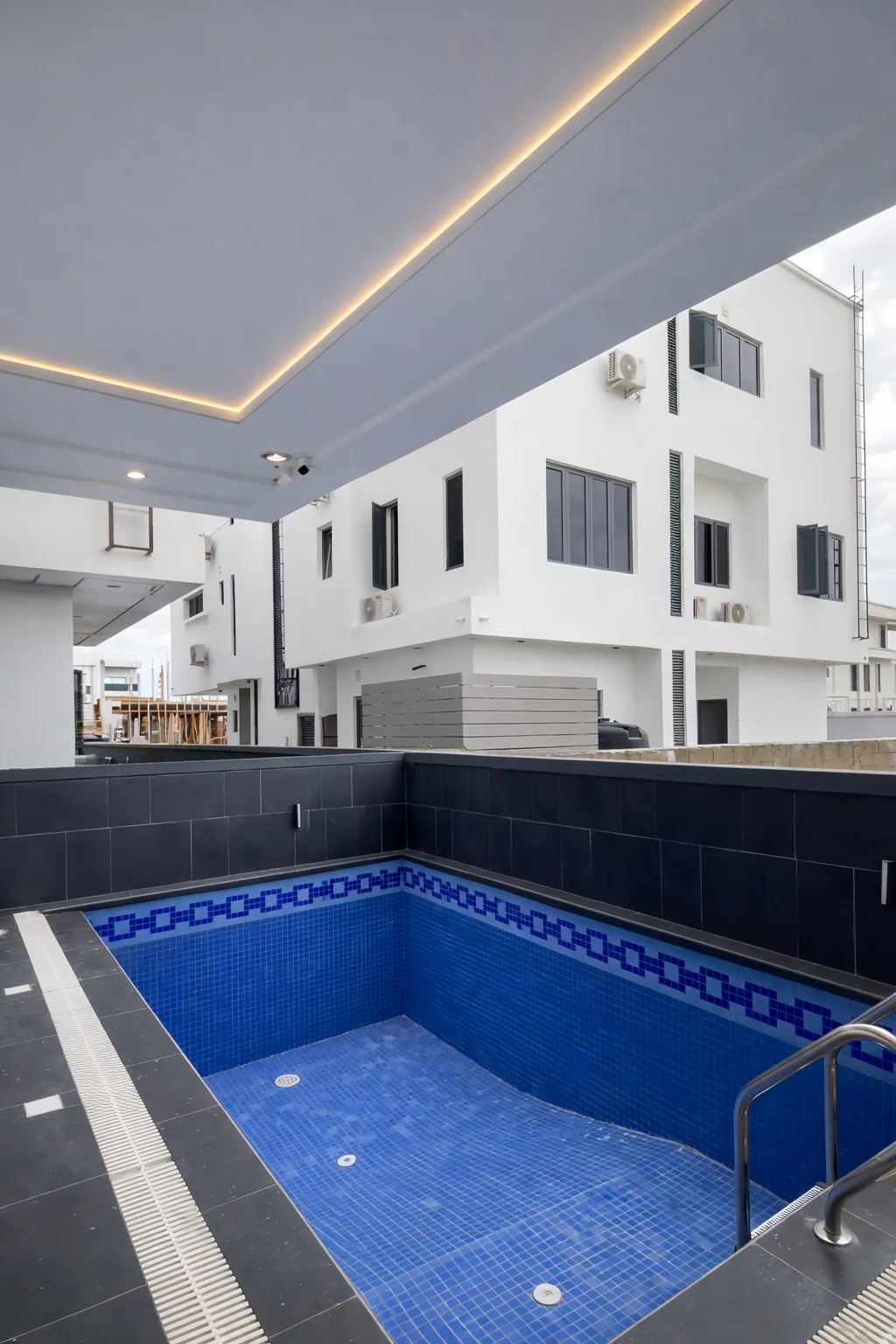Luxury 5 Bedroom Fully Detached Duplex for Sale in Ikate Lekki Lagos image 6