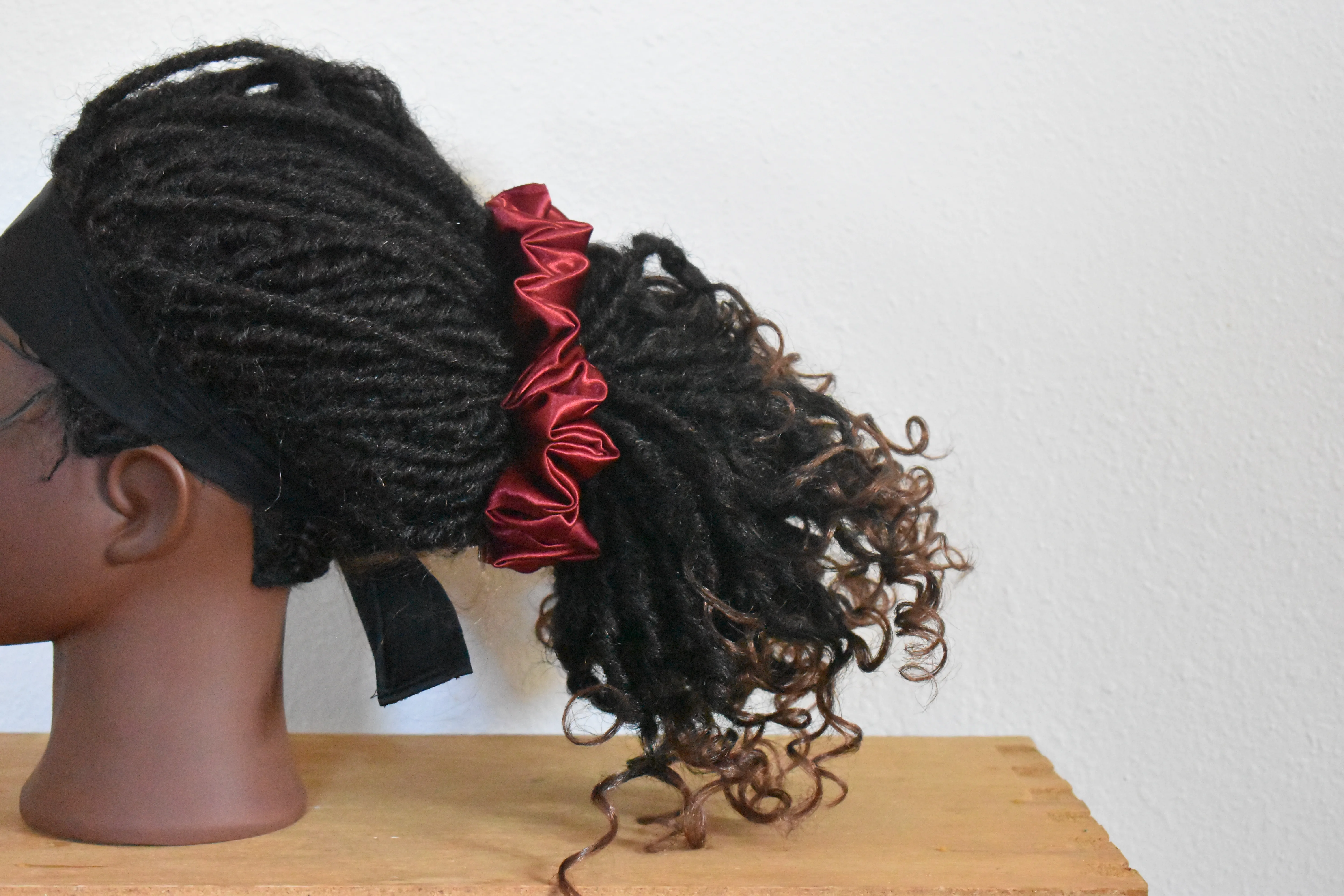 Luxury Gold and Red Satin Bonnet Set photo 5