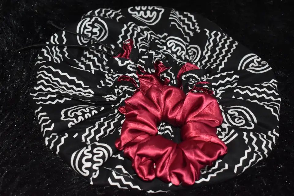 Medium Black/White African Print  Bonnet