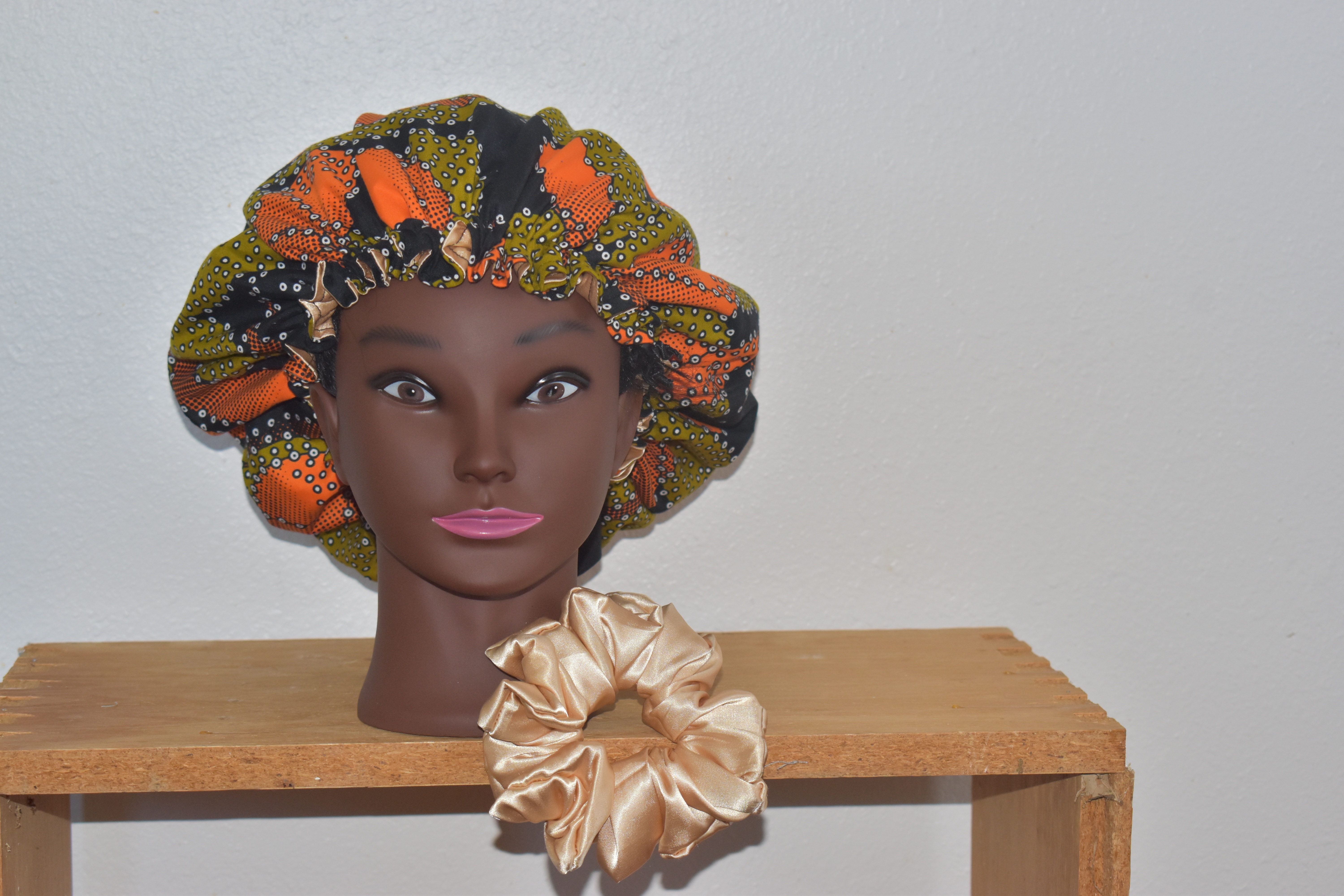 Medium African Wax Print Satin Bonnet photo 3