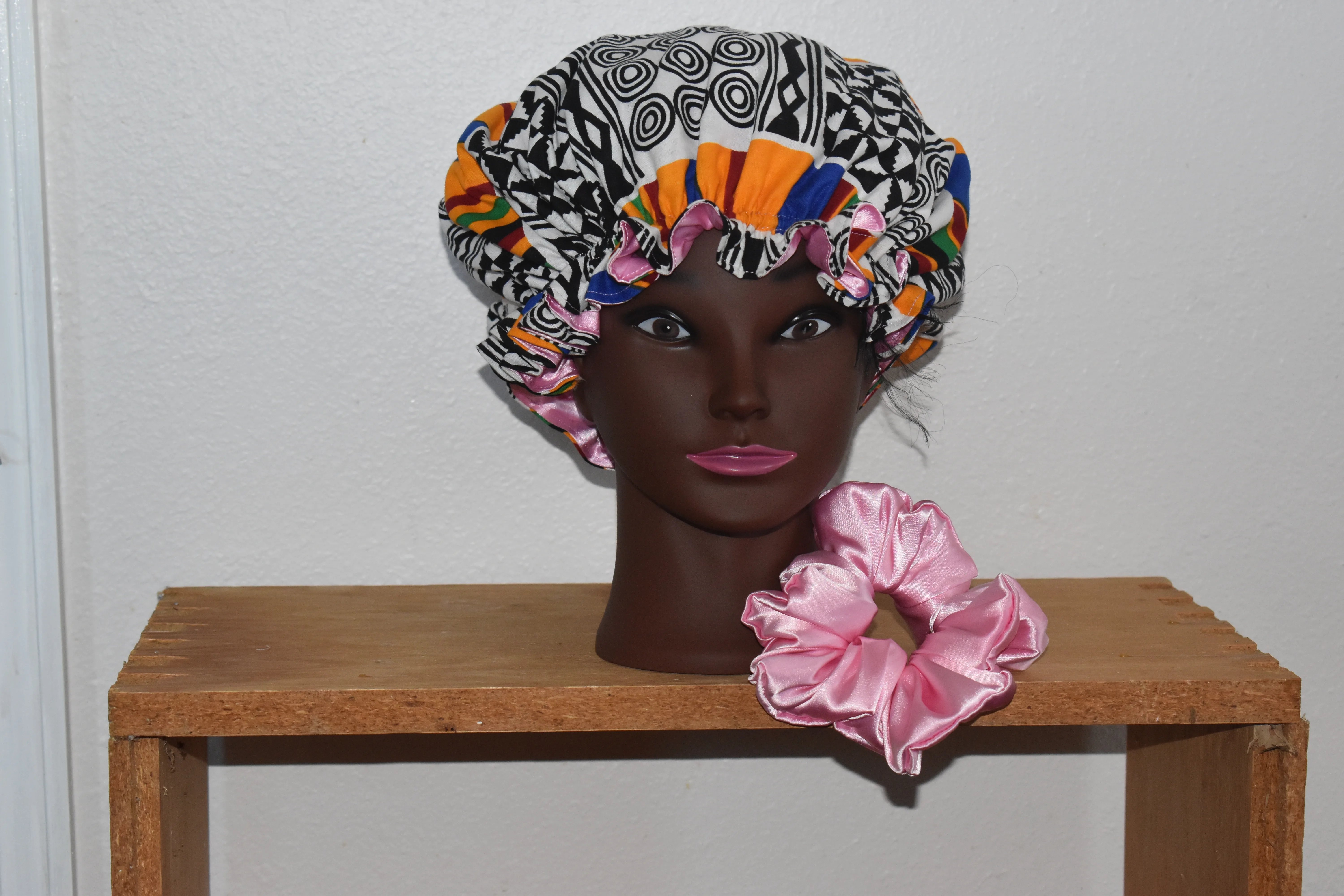Medium Geometric African Print Satin Bonnet photo 3