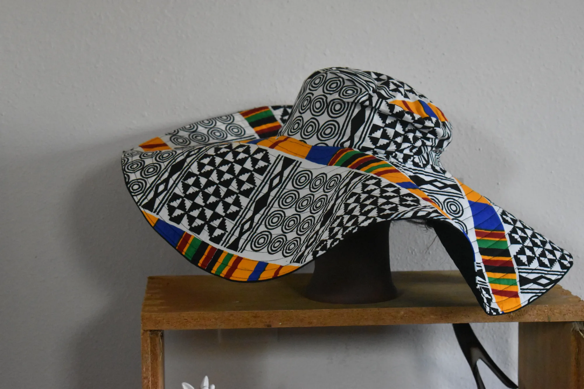 Reversible Wide Brim Graphic Sun Hat XXL photo 1