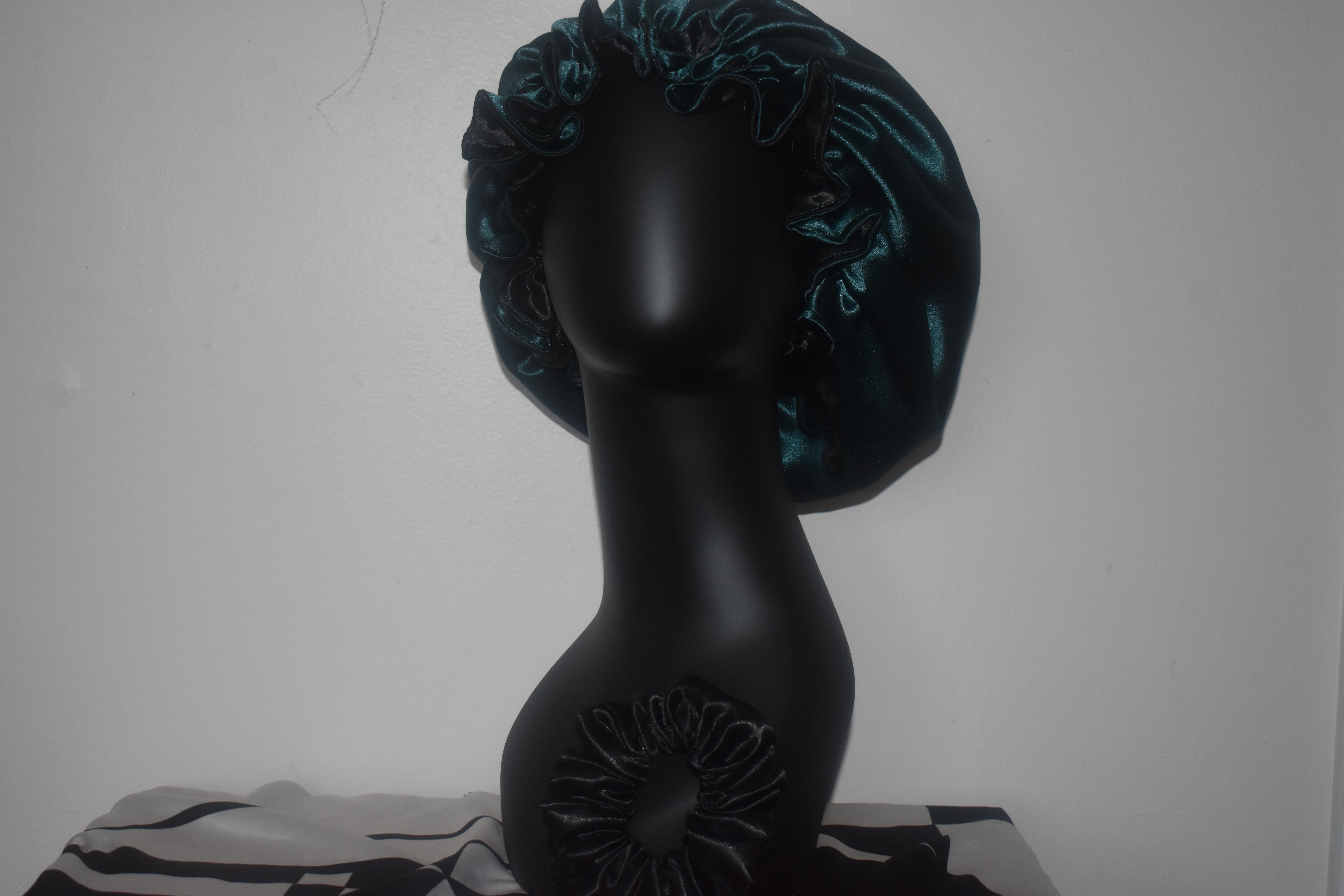 The Dreamscape Luxe Collection-(Onyx Oasis Bonnet Set) photo 2