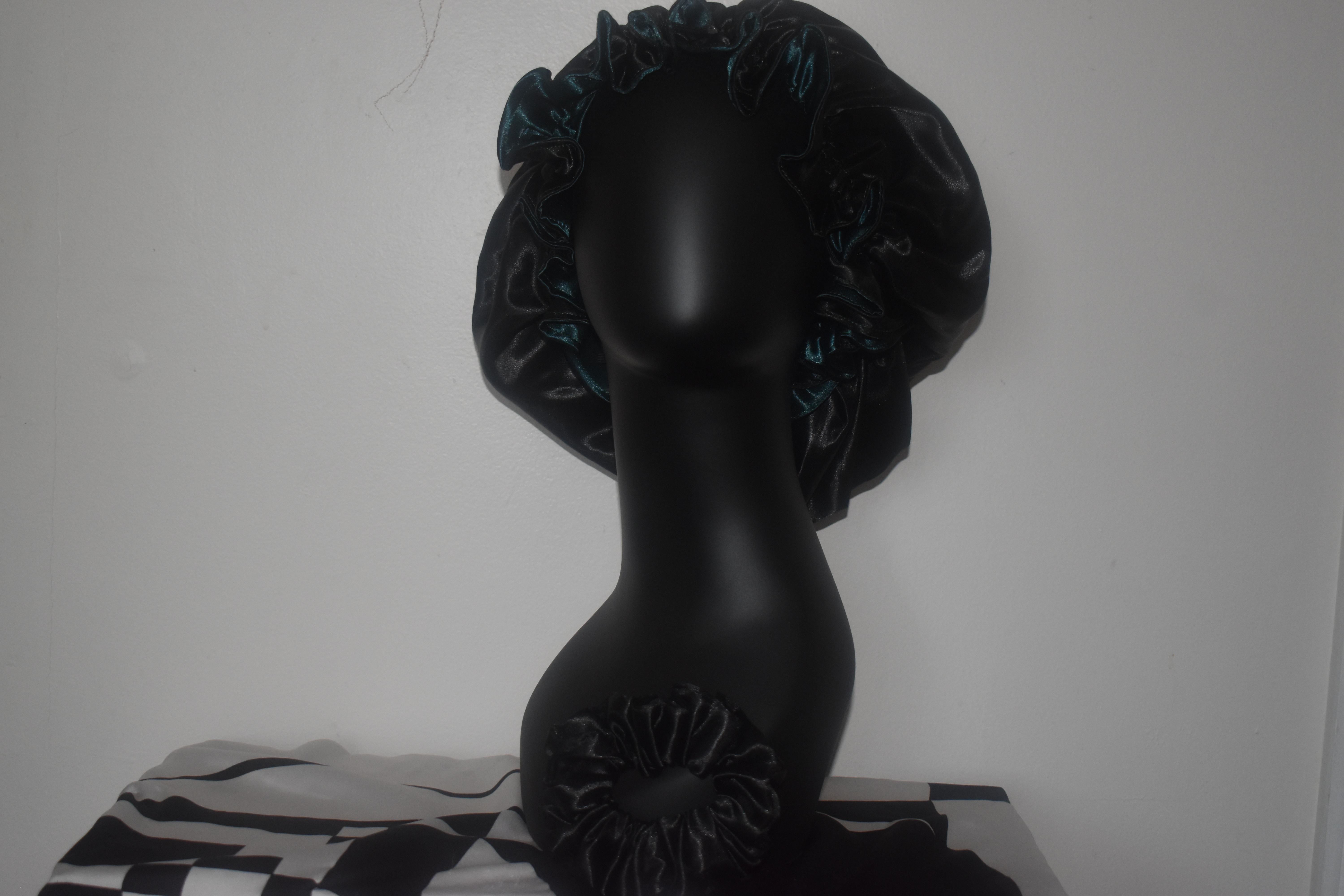 The Dreamscape Luxe Collection-(Onyx Oasis Bonnet Set) photo 4