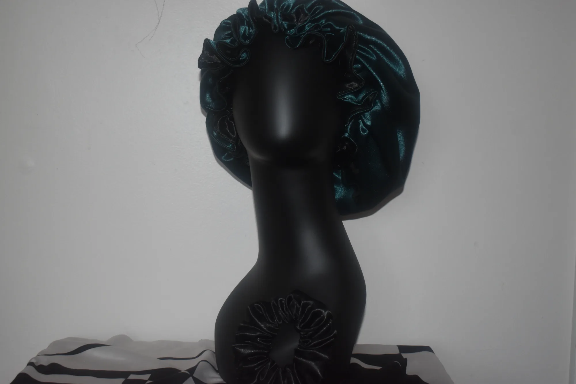 The Dreamscape Luxe Collection-(Onyx Oasis Bonnet Set) photo 2