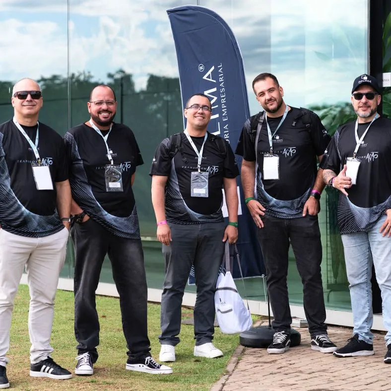 Aperto de mãos em negociação