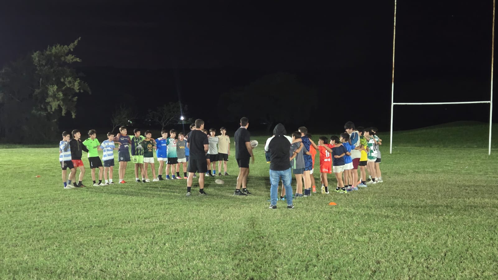 Una tarde de lujo en el Jockey: Tarucas visitó el entrenamiento de prejuveniles