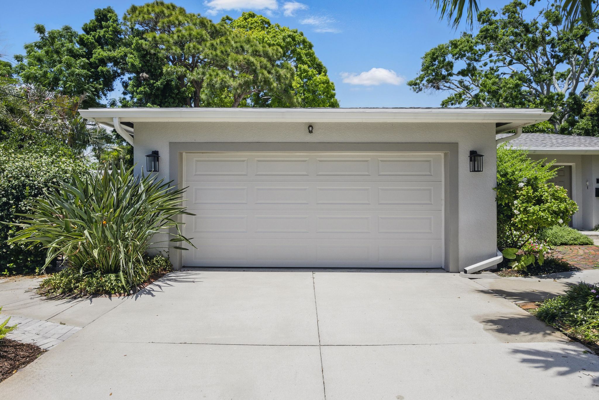 002_301 62nd Ave S St Petersburg FL 33705 USA_by_meetjrp