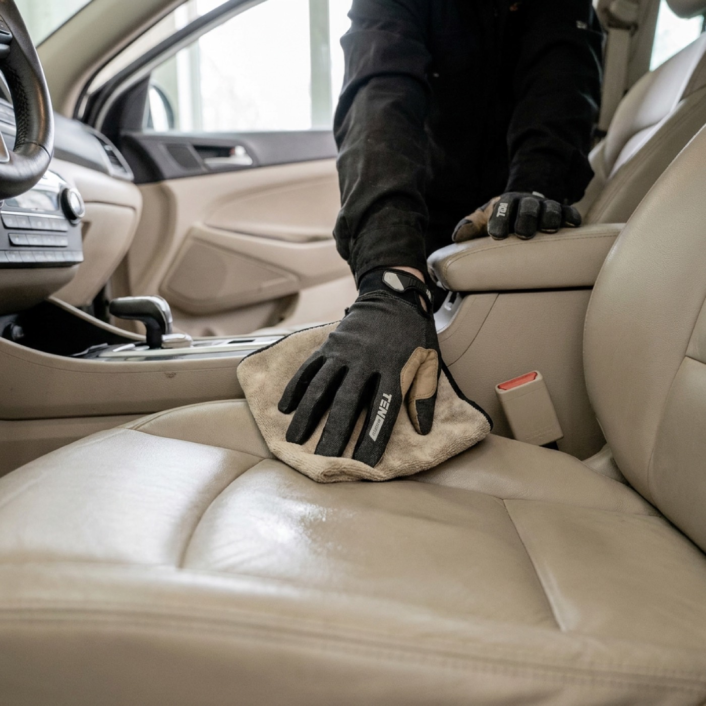 cleaning car windshield