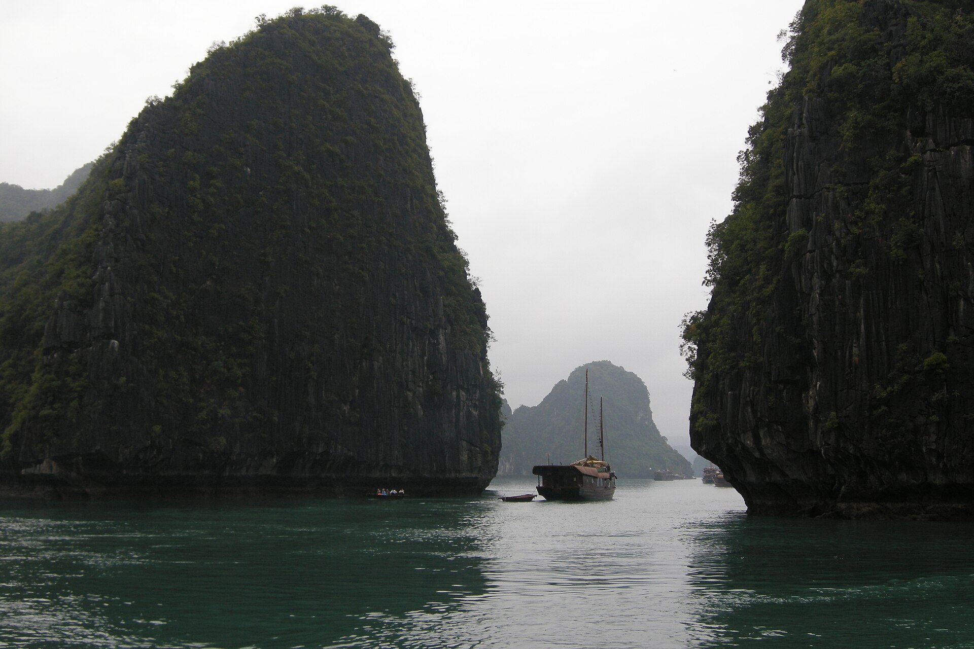 Ha Long Bay Beach Escape — 10D/9N — Ha Long Bay